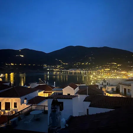 Vintage House Close Proximity To Water's Edge