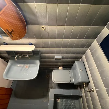 Vintage House Close Proximity To Water's Edge *